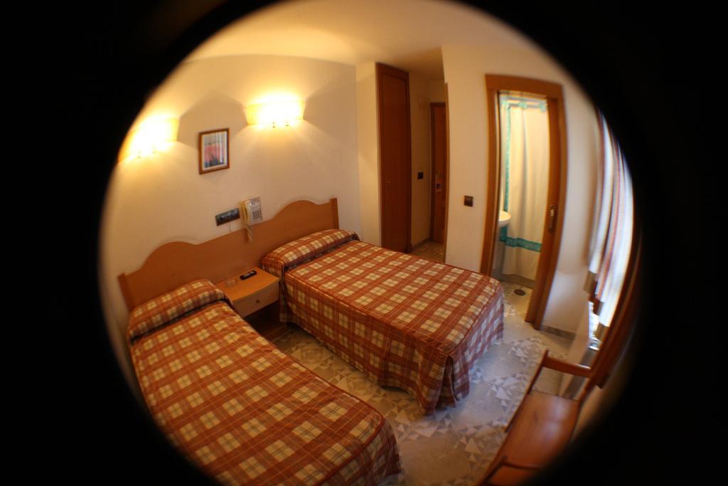 Hostal Goyma II San Fernando De Henares Exterior photo