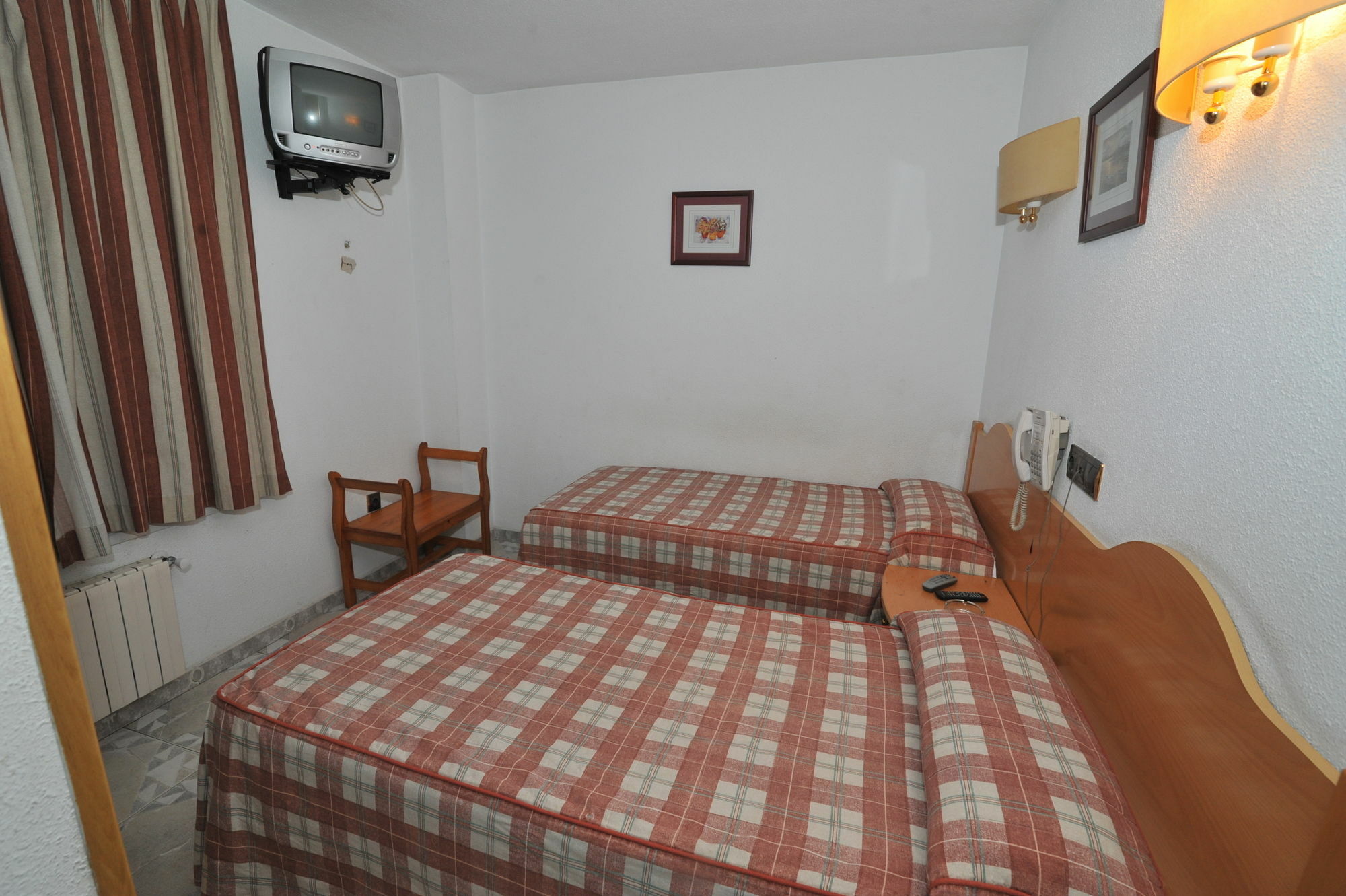 Hostal Goyma II San Fernando De Henares Exterior photo