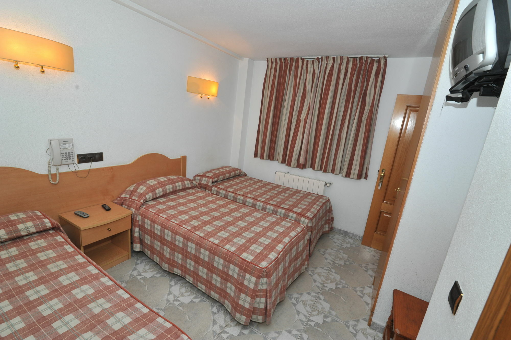 Hostal Goyma II San Fernando De Henares Exterior photo