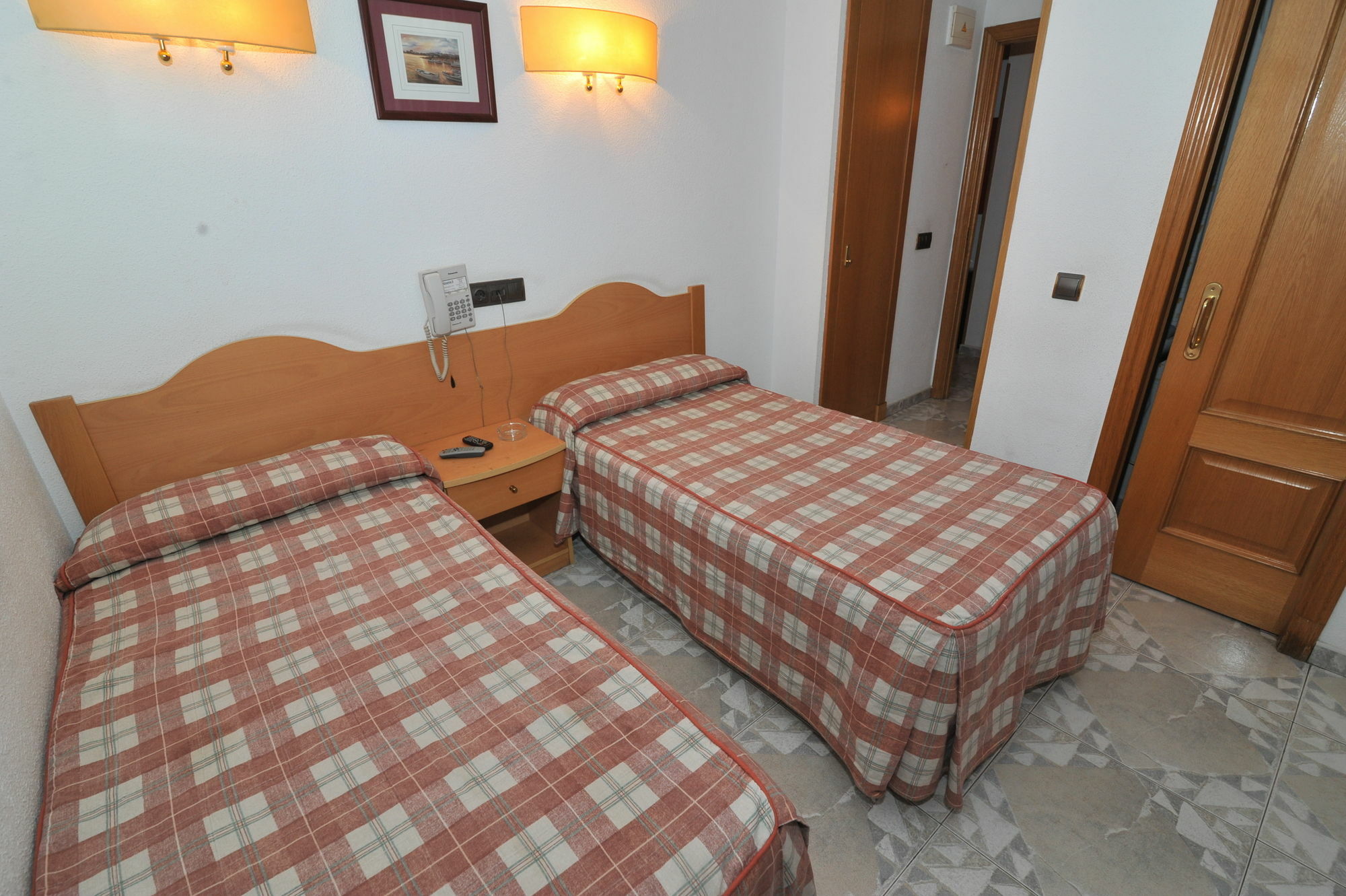 Hostal Goyma II San Fernando De Henares Exterior photo